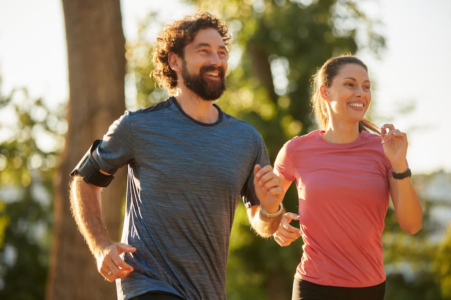 Sport ohne Brille beim Joggen mit moderner Augenbehandlung
